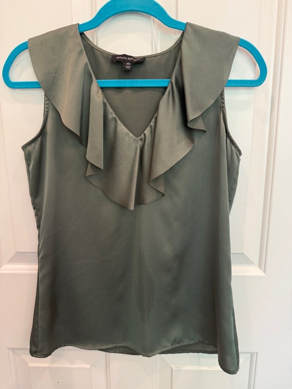 Banana Republic Olive Ruffle V-Neck Sleeveless Camisole